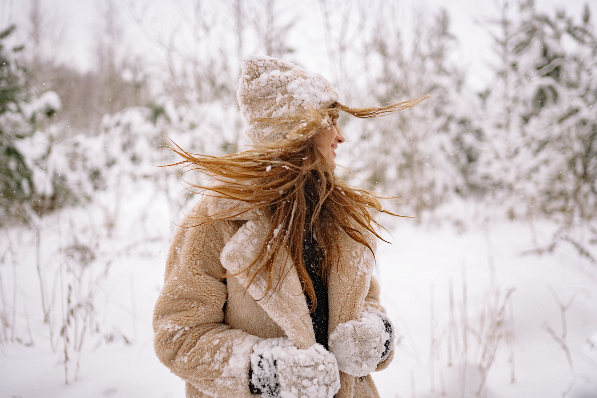 Protéger ses cheveux du froid en 3 astuces