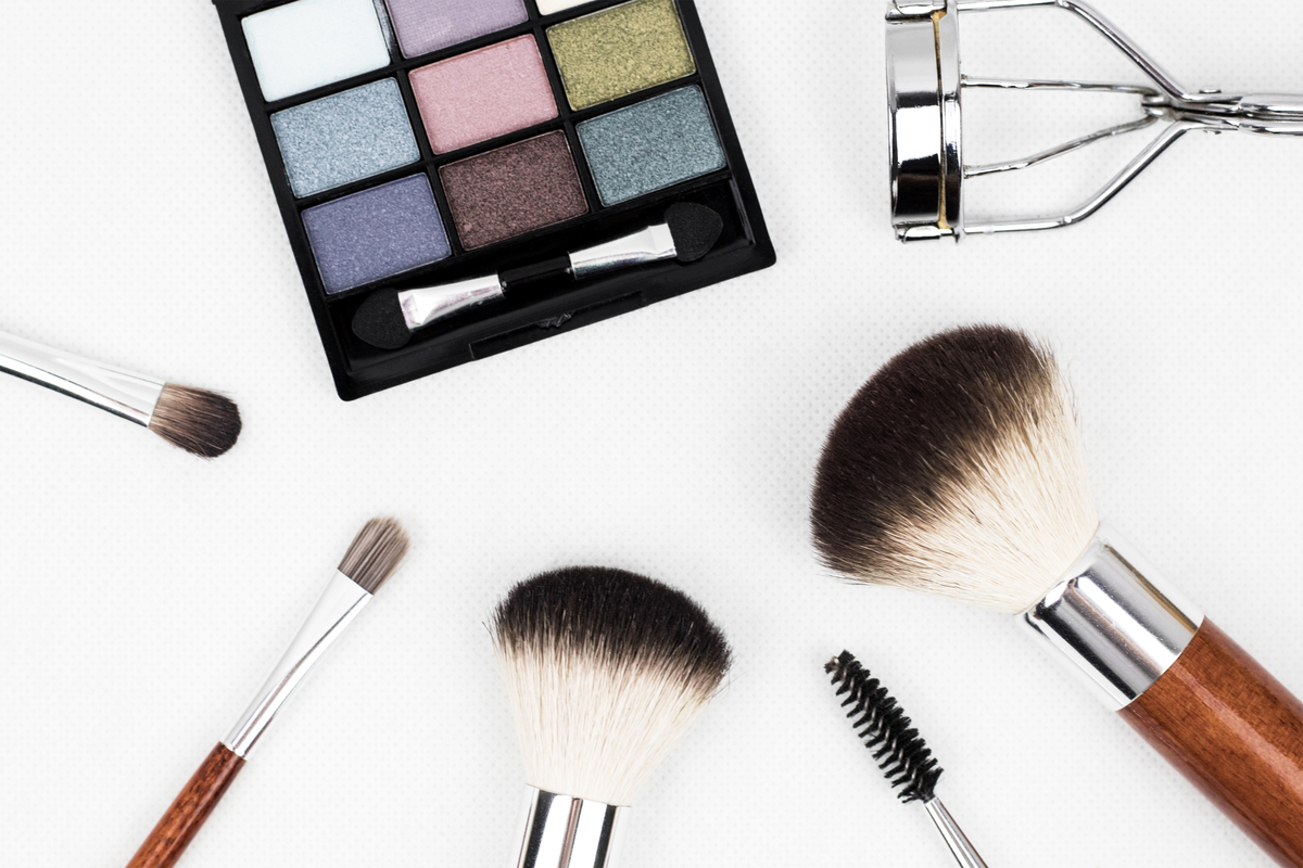 Maquillage pour les débutants : les astuces pour se maquiller facilement