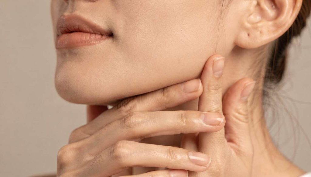 Comment éliminer le double menton ?