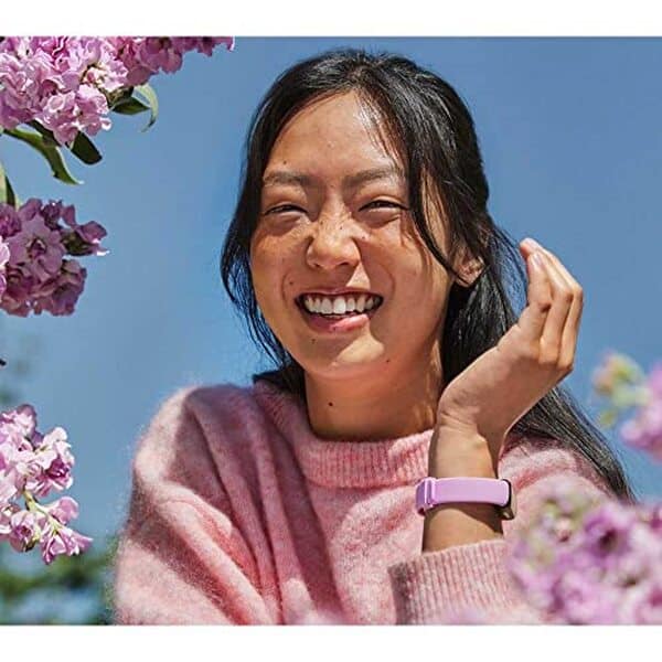 Découvrez notre test du Google Fitbit Inspire 3 : un bracelet connecté sport et santé performant avec 10 jours d'autonomie. Avis, caractéristiques et prix.