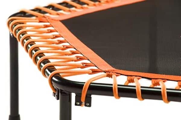 Découvrez notre test détaillé du trampoline Salta Fitness hexagonal 128 cm. Robustesse, performance et sécurité pour vos séances de fitness à domicile. 